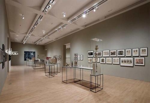 نمایشگاه آثار لبوس وودز در مرکز طراحی نمایش مطبوعات